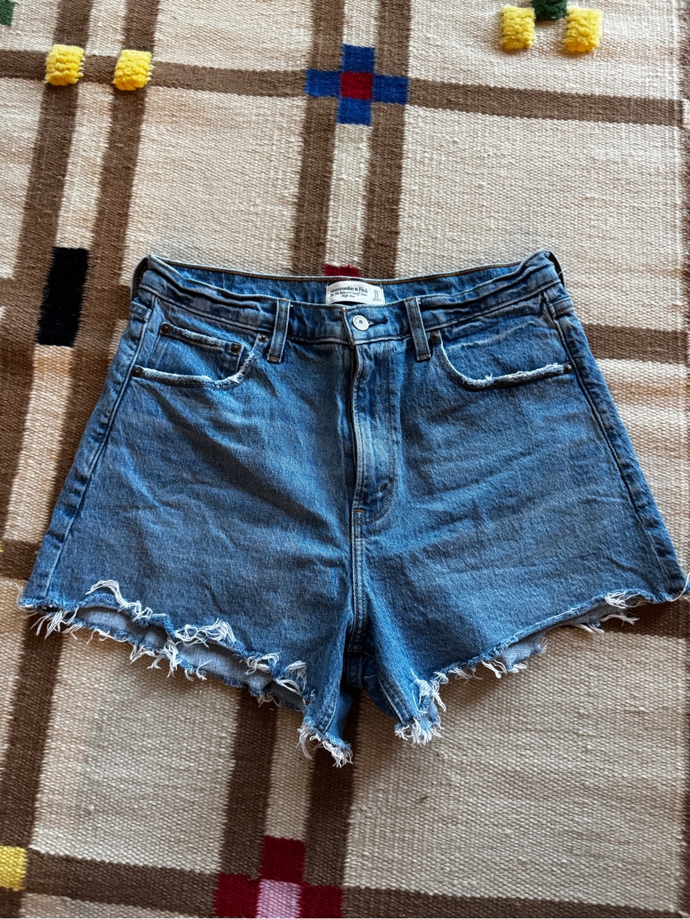 Abercrombie 90s Cut Off High-Rise Denim Shorts size 31